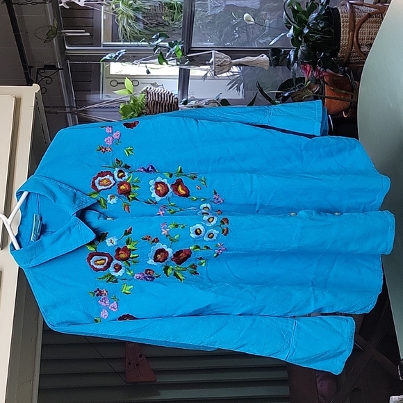 Embroidered designs made in Guatemala button down top. - Picture 1 of 9